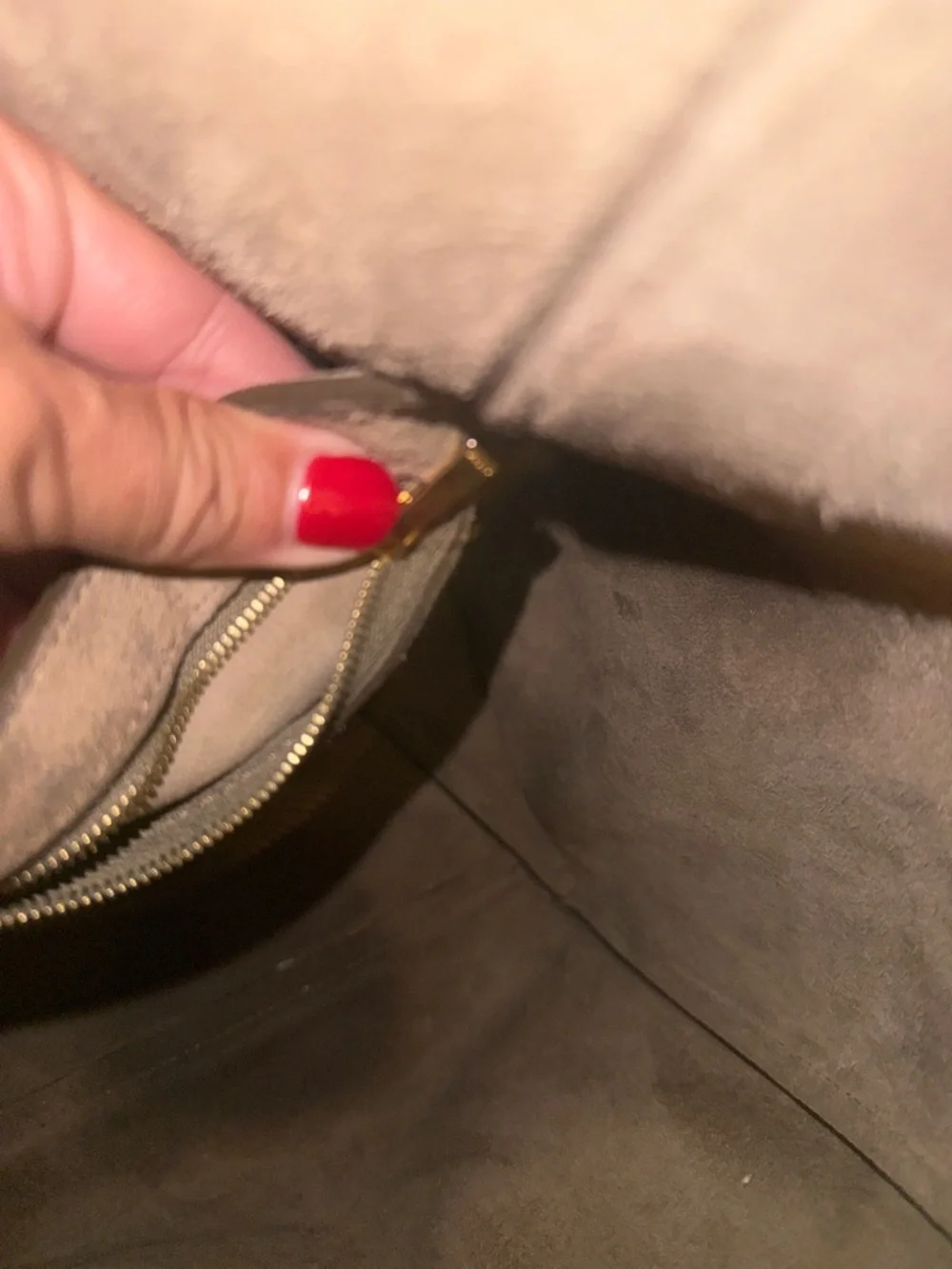 Authentic Celine Seau Taupe/Brown Pebbled Leather Tote w/Wide Strap suede int. - Picture 8 of 17